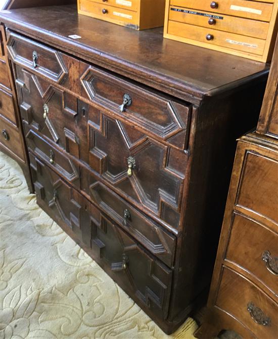 Oak chest of drawers